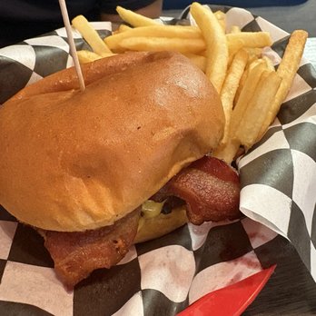 Skip’s Chicago Dogs - Cheese Skip Burger - Hot Dogs Near Me - Avondale Estates, Georgia