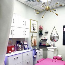 Brows By Sassylulu - Studio vibes