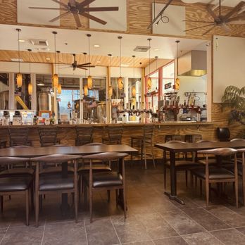 Drunken Elephant Pizza & Brews - Bar area - Pizza Near Me - Temecula, California