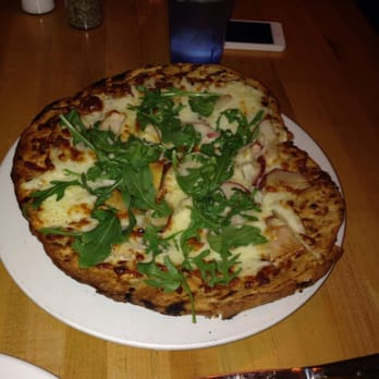 Garden Grille - Apple cheddar pizza with arugula (minus the beer soaked onions) - Vegan Near Me - Pawtucket, Rhode Island
