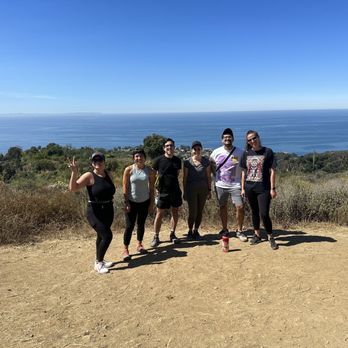 Los Leones Canyon - Group pic - Hiking Near Me - Pacific Palisades, California Los Leones Canyon - Group pic - Hiking Near Me - Pacific Palisades, California