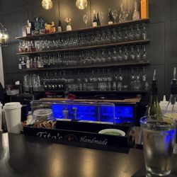 L’uva Wine Room