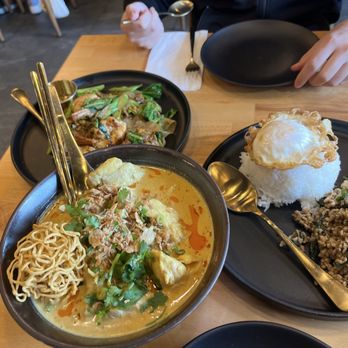 Manaao - "Khao Soi Noodle with Braised Beef" - Khao Soi Neua - Thai Near Me - Tustin, California