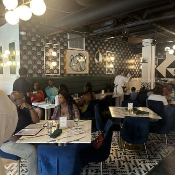 Breakfast At Barneys - Dining room - Breakfast & Brunch Near Me - Atlanta, Georgia Breakfast At Barneys - Dining room - Breakfast & Brunch Near Me - Atlanta, Georgia