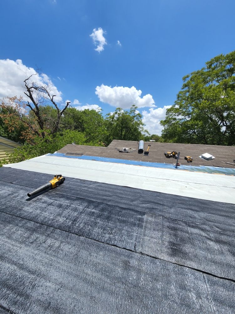 Slide of Montes Roofing & Construction