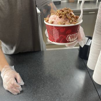 Cold Stone Creamery - Sample. Strawberry with pecan topic - Ice Cream & Frozen Yogurt Near Me - Miami, Florida