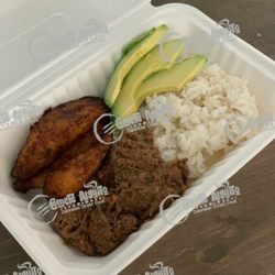 Comete Alguito - Beef Bowl with avocado and sweet plantains.