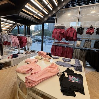 Nike Atlanta - Girls sports clothing - Shoe Stores Near Me - Atlanta, Georgia Nike Atlanta - Girls sports clothing - Shoe Stores Near Me - Atlanta, Georgia