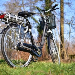 BikeSquare - Un esempio di bici elettrica, avete notato la batteria sul portapacchi?