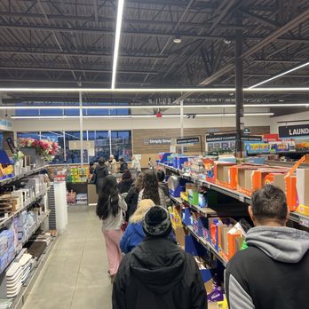 ALDI - Typical line at Dowling Village location past few months - Grocery Near Me - North Smithfield, Rhode Island