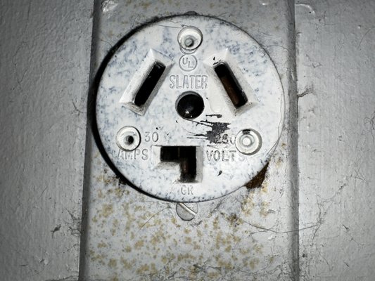 Ruby N Ruben Electrical Logo