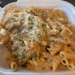 Karnoski's Gourmet Pasta la Vista Food Truck - Rigatoni a la vodka with chicken
