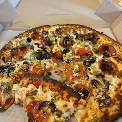 Supreme on cauliflower crust