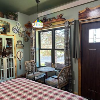 Chokecherry Bed and Breakfast - Antiques Near Me - Hill City, South Dakota