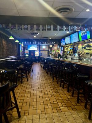 Poor Richards Pub by null