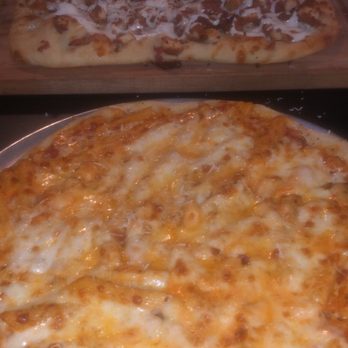 Giuliana's - Penne alla vodka pizza and bbq chicken pizza - Italian Near Me - Sinking Spring, Pennsylvania