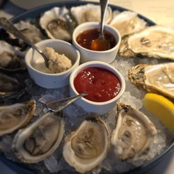 Brine Oyster House - Oysters!
