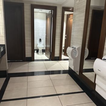 Benjamin Steakhouse Prime - Unisex Restroom - Seafood Near Me - New York, New York