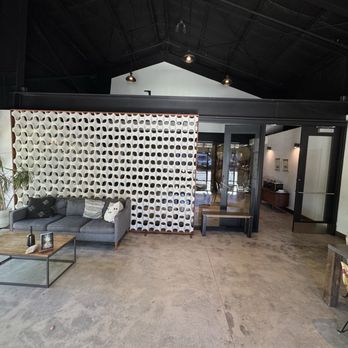 Levo Wine - Wine Tasting Room Near Me - Paso Robles, California