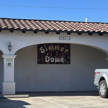 Simmer Down - a truck parked in front of a building - Comfort Food Near Me - Georgetown, Texas Simmer Down - a truck parked in front of a building - Comfort Food Near Me - Georgetown, Texas
