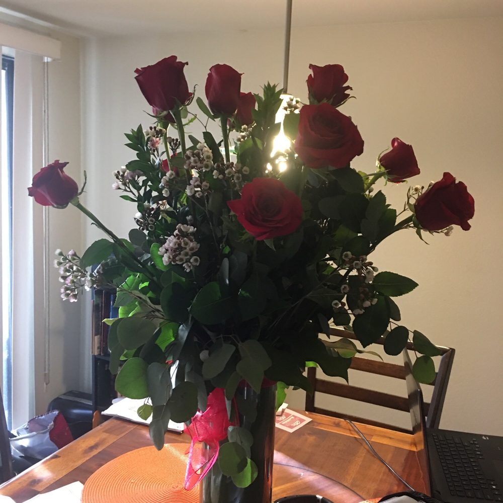 My sweetie's flowers she brought home to enjoy in a 3 day weekend. My sweetie's flowers she brought home to enjoy in a 3 day weekend.