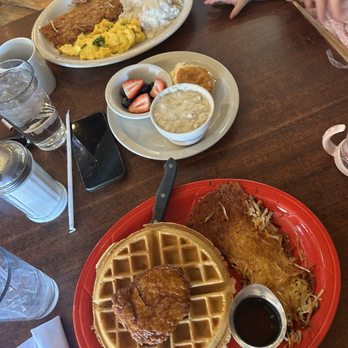 Hatch'd - Chicken and Waffle's, Biscuits and Gravy with Eggs and Hashbrowns, Fruit! - Breakfast & Brunch Near Me - St. Louis, Missouri Hatch'd - Chicken and Waffle's, Biscuits and Gravy with Eggs and Hashbrowns, Fruit! - Breakfast & Brunch Near Me - St. Louis, Missouri