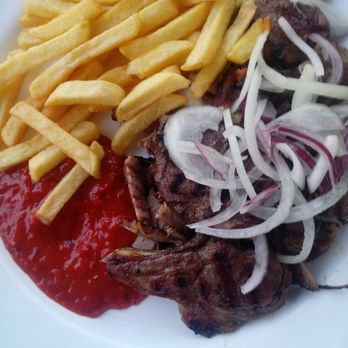 Restaurant Bei Dino's - Lammkoteletts, Gyros, Leber, Pommes - Greek Near Me - Hildesheim, NI
