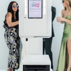 Snapqube - A Photo Booth Rental Company