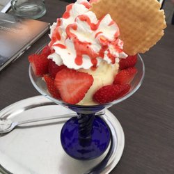 Eiscafé Taormina - ErdbeerBecher