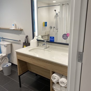 Tru by Hilton Hershey Chocolate Avenue - Huge handicap bathroom - Hotels Near Me - Hershey, Pennsylvania Tru by Hilton Hershey Chocolate Avenue - Huge handicap bathroom - Hotels Near Me - Hershey, Pennsylvania