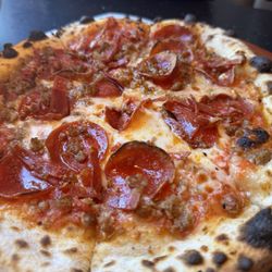 La Pista Pizzeria - Carnivore pizza!