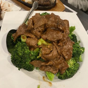 EAT Bistro - Beef with broccoli Yum , big portion - Cantonese Near Me - Rosemead, California EAT Bistro - Beef with broccoli Yum , big portion - Cantonese Near Me - Rosemead, California