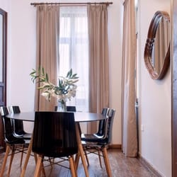 İstanbul Place Apartments - Petraki Place II apartment dining room: high ceilings and retro styling.