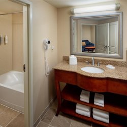 Hampton Inn & Suites North Conway - Guest room bath