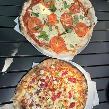Left Coast Estate - Margherita pizza and raspberry Gorgonzola - Wineries Near Me - Rickreall, Oregon Left Coast Estate - Margherita pizza and raspberry Gorgonzola - Wineries Near Me - Rickreall, Oregon