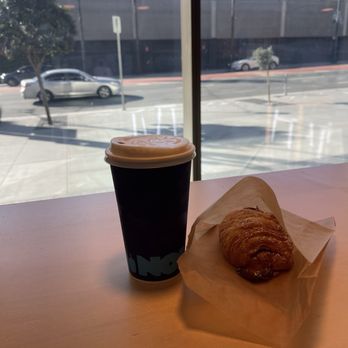 Blue Bottle Coffee - The Hub - Coffee & Tea Near Me - San Francisco, California Blue Bottle Coffee - The Hub - Coffee & Tea Near Me - San Francisco, California