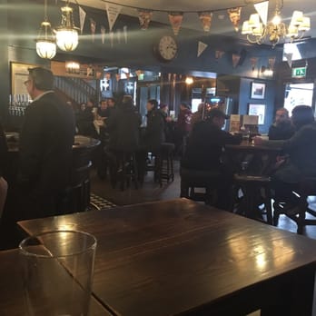 The Globe - The inside - Pubs Near Me - London, XGL
