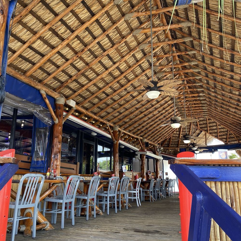 Capt Benny's - Outdoor seating area - Cajun/Creole Near Me - Stafford, Texas