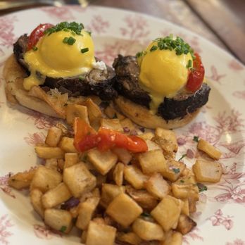 Little Hen - Short rib Benedict - Breakfast & Brunch Near Me - Miami, Florida Little Hen - Short rib Benedict - Breakfast & Brunch Near Me - Miami, Florida