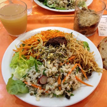 Soline - Grande salade du chef et solinette (crumble de courgette) du jour! - Vegan Near Me - Lyon, 69 Soline - Grande salade du chef et solinette (crumble de courgette) du jour! - Vegan Near Me - Lyon, 69