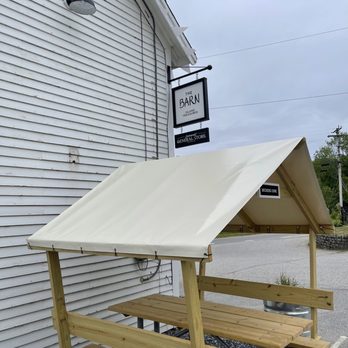 Southport General Store - a picnic table with awning - Grocery Near Me - Southport, Maine
