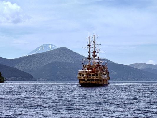 Lake Ashi by null