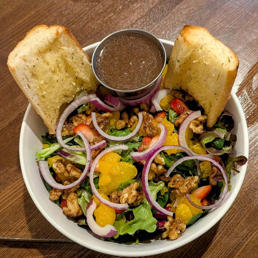 Star burst salad: Romaine lettuce & spinach, strawberries, red onion, candied walnuts, orange segments. Served with garlic bread.