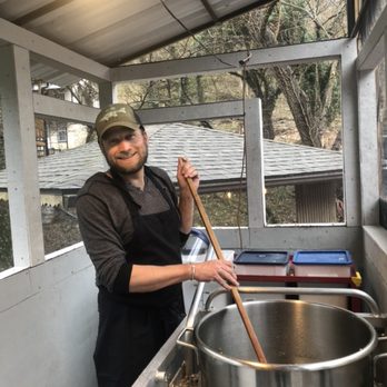 Freedom Kettle Corn Snack Cafe - Greg Popping fresh hot kettle corn onsite - Popcorn Shops Near Me - Eureka Springs, Arkansas Freedom Kettle Corn Snack Cafe - Greg Popping fresh hot kettle corn onsite - Popcorn Shops Near Me - Eureka Springs, Arkansas