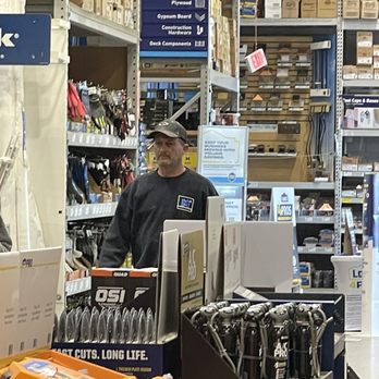 Lowe's Home Improvement - Maskless customer - Hardware Stores Near Me - Lexington, Kentucky Lowe's Home Improvement - Maskless customer - Hardware Stores Near Me - Lexington, Kentucky