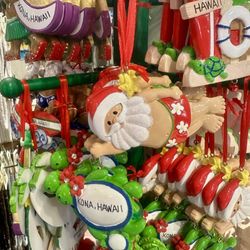 Sunset Trader's - I need to go back for this ornament before we fly home Monday morning! I couldn't make up my mind!
