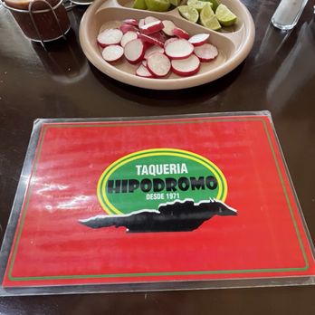 Taquería Hipódromo - Sliced radishes and limes, with 3 salsas come with the tacos. - Tacos Near Me - Tijuana, BCN Taquería Hipódromo - Sliced radishes and limes, with 3 salsas come with the tacos. - Tacos Near Me - Tijuana, BCN