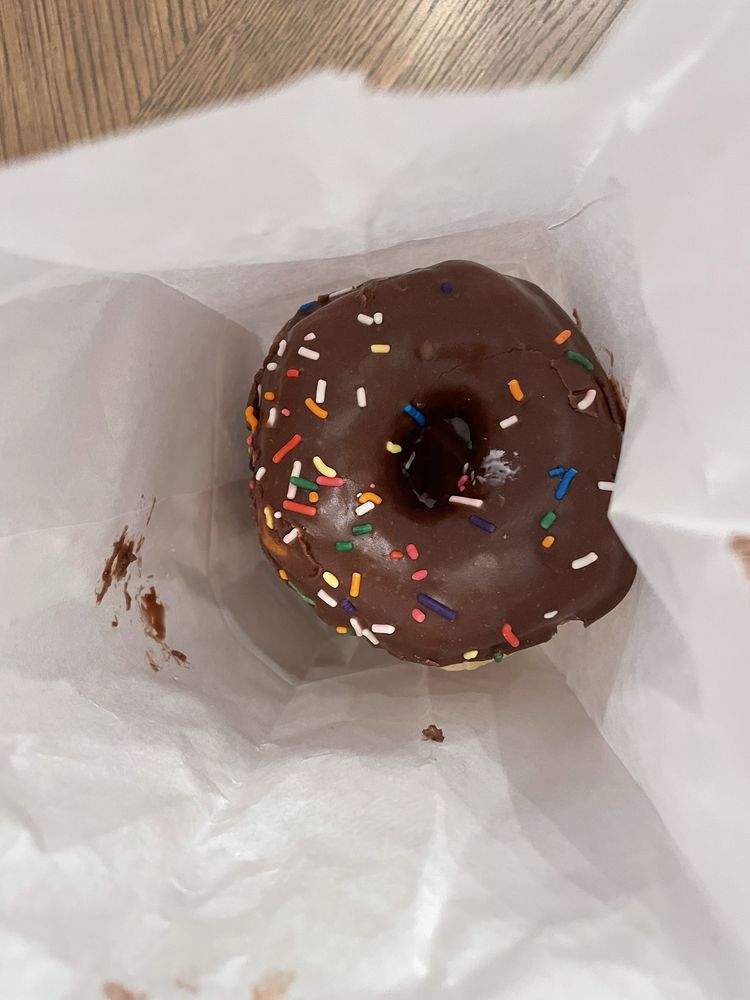 Le Donuts & Coffee Logo