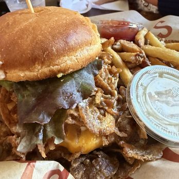 Yak's on the 5 - Bbq chicken sandwich - Burgers Near Me - Dunsmuir, California Yak's on the 5 - Bbq chicken sandwich - Burgers Near Me - Dunsmuir, California