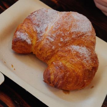 Amara Chocolate & Coffee - Churro Croissant - Coffee & Tea Near Me - Pasadena, California